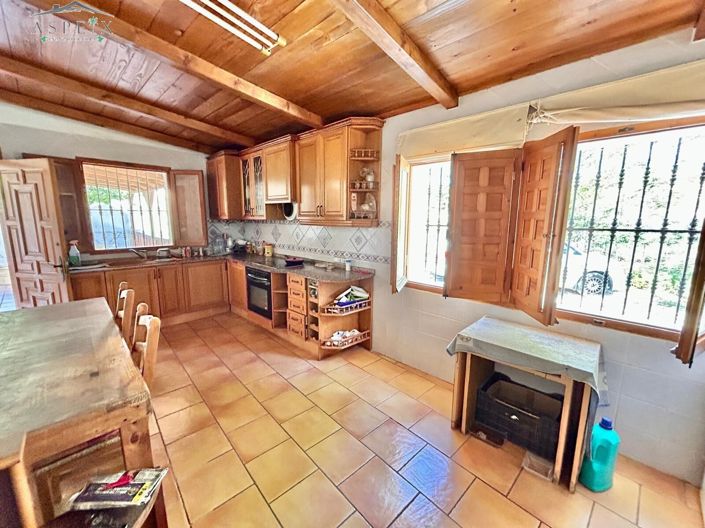 Image No.12-5 Bed House for sale