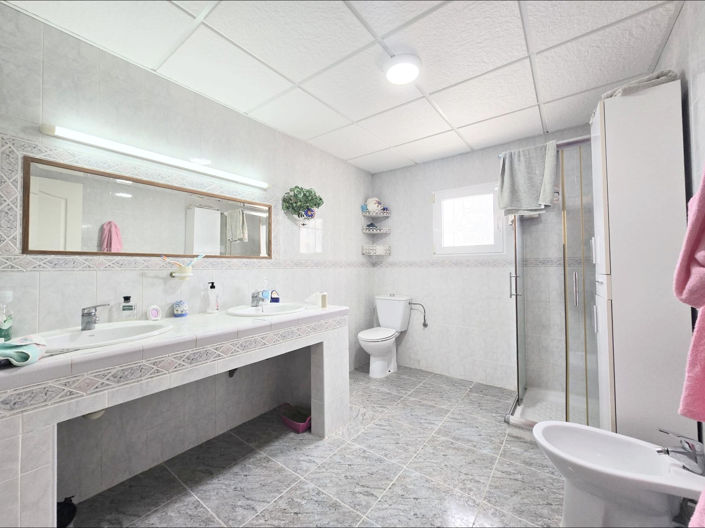 Image No.5-3 Bed Country House for sale