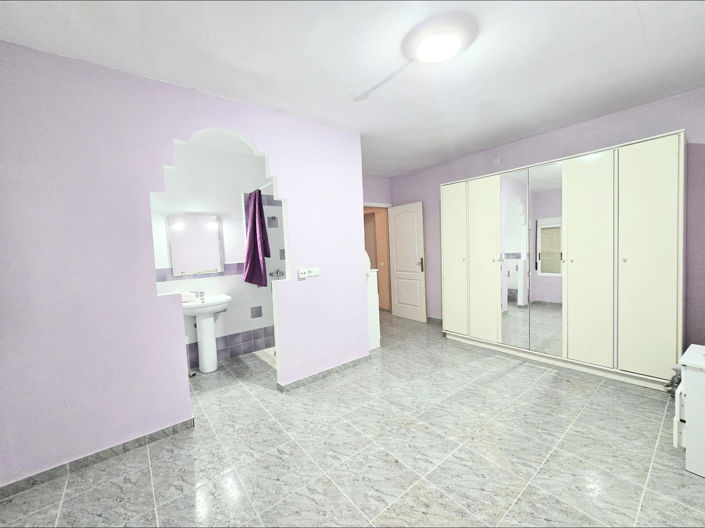 Image No.8-3 Bed Country House for sale