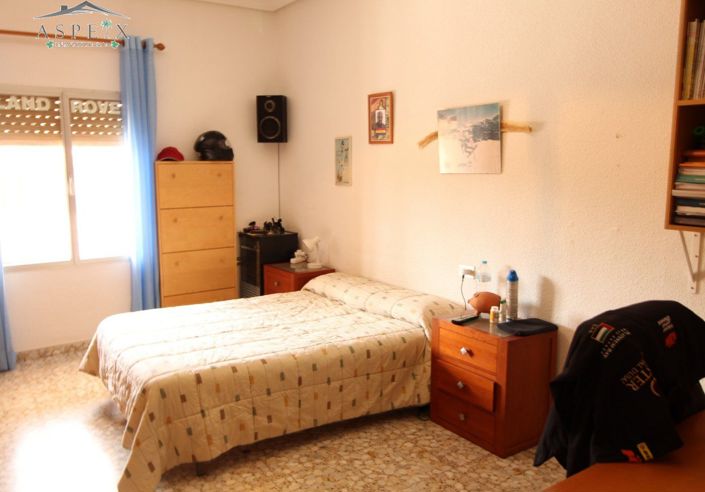 Image No.11-4 Bed Country House for sale