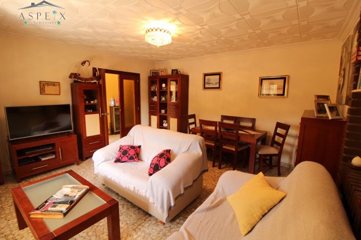 Image No.2-4 Bed Country House for sale