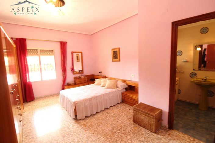 Image No.7-4 Bed Country House for sale