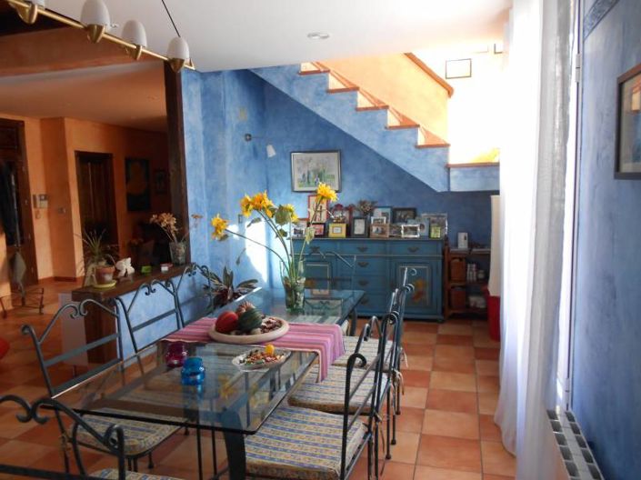 Image No.5-8 Bed Country House for sale