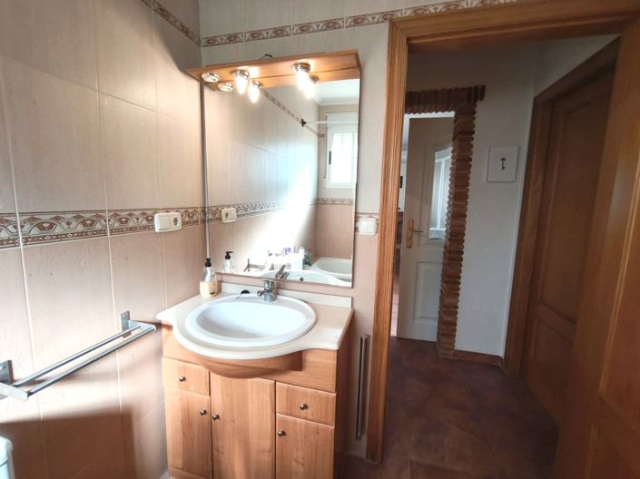 Image No.16-3 Bed Country House for sale