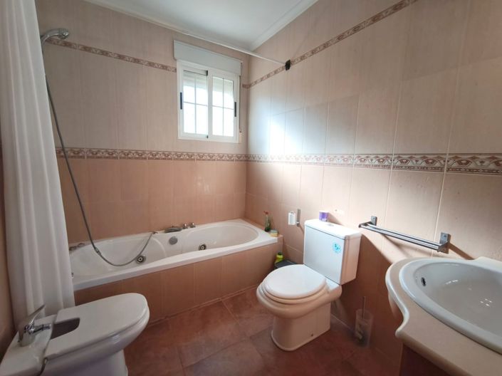 Image No.20-3 Bed Country House for sale