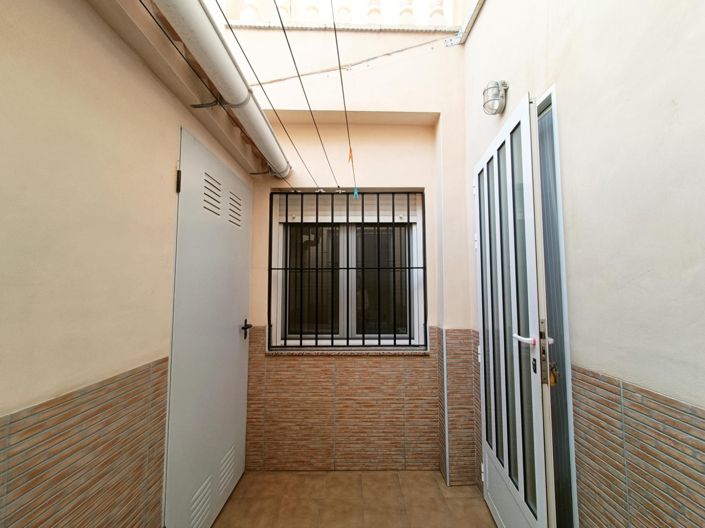 Image No.16-5 Bed Townhouse for sale