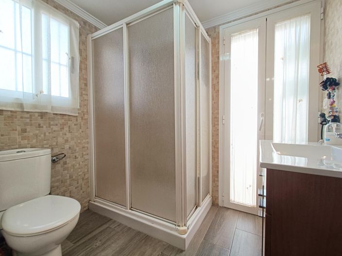 Image No.20-5 Bed Townhouse for sale