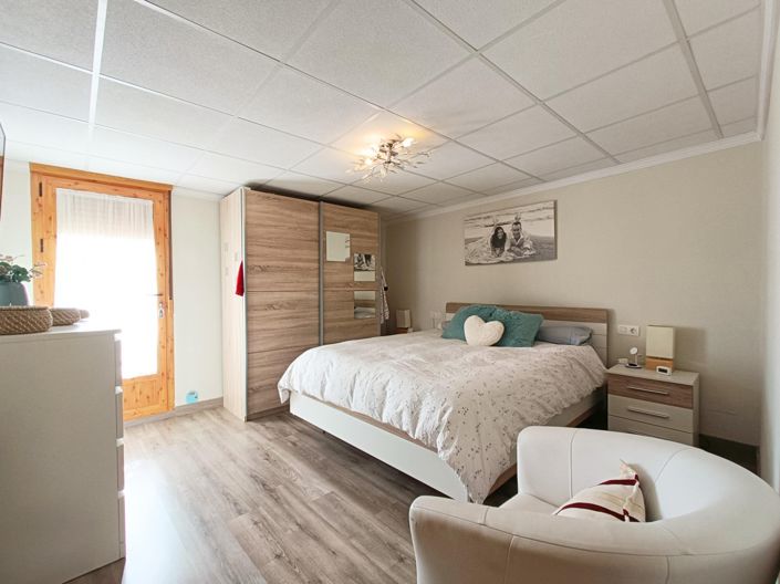 Image No.28-5 Bed Townhouse for sale