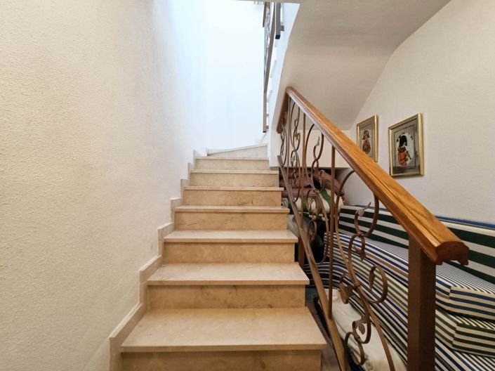 Image No.22-5 Bed Country House for sale