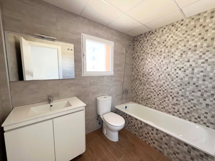 Image No.24-3 Bed Country House for sale