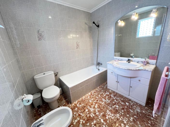 Image No.30-6 Bed Country House for sale