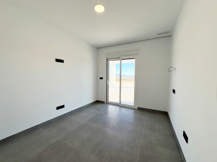 Image No.32-3 Bed Country House for sale