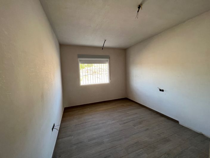 Image No.20-3 Bed Country House for sale