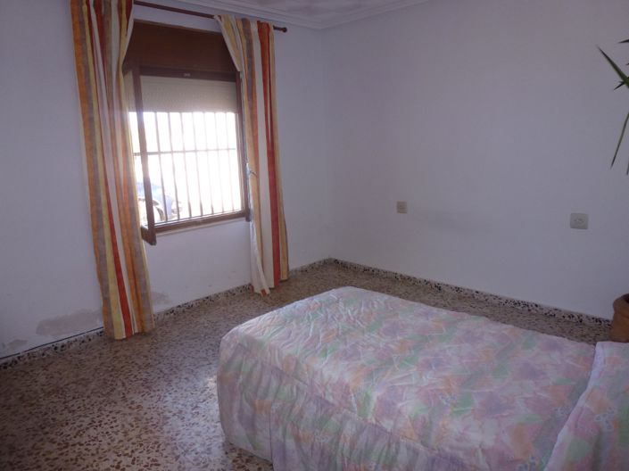 Image No.13-3 Bed House for sale