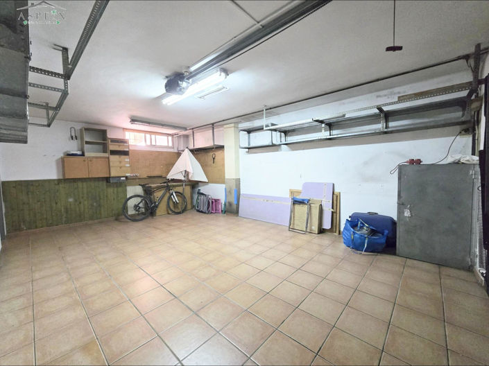 Image No.18-5 Bed Townhouse for sale