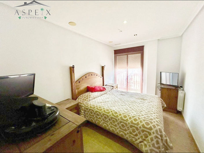 Image No.12-5 Bed Townhouse for sale