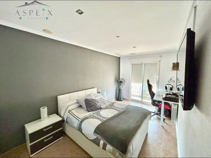 Image No.14-5 Bed Townhouse for sale