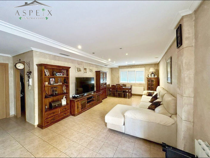 Image No.2-5 Bed Townhouse for sale