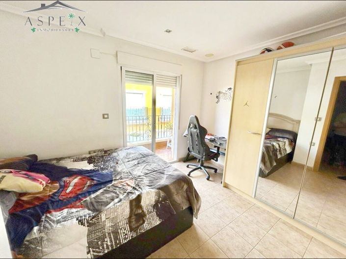 Image No.8-5 Bed Townhouse for sale