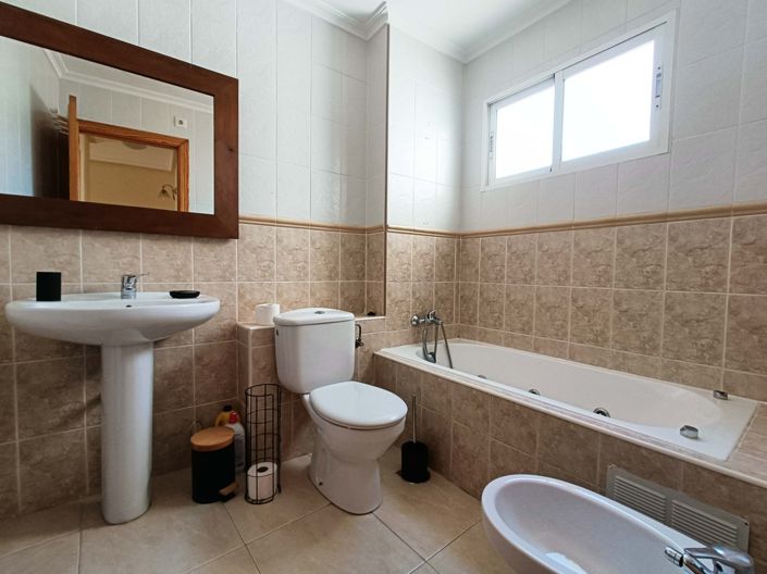 Image No.21-3 Bed Townhouse for sale