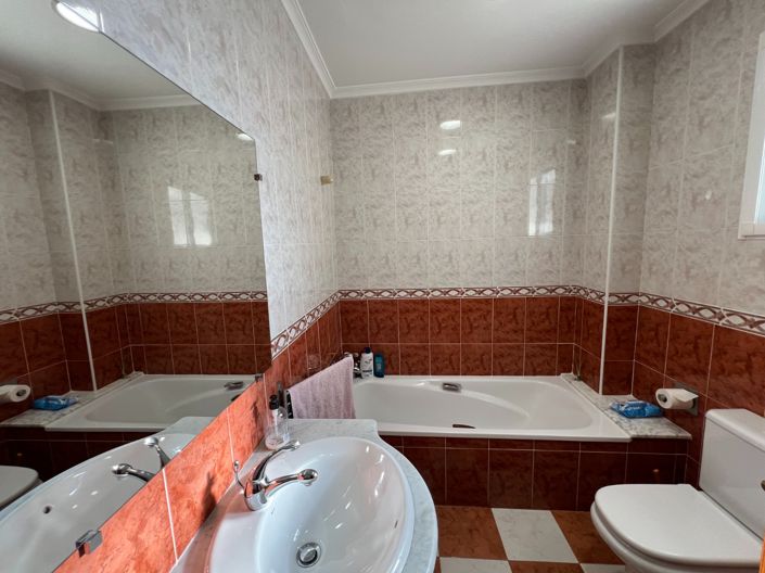 Image No.15-3 Bed Townhouse for sale