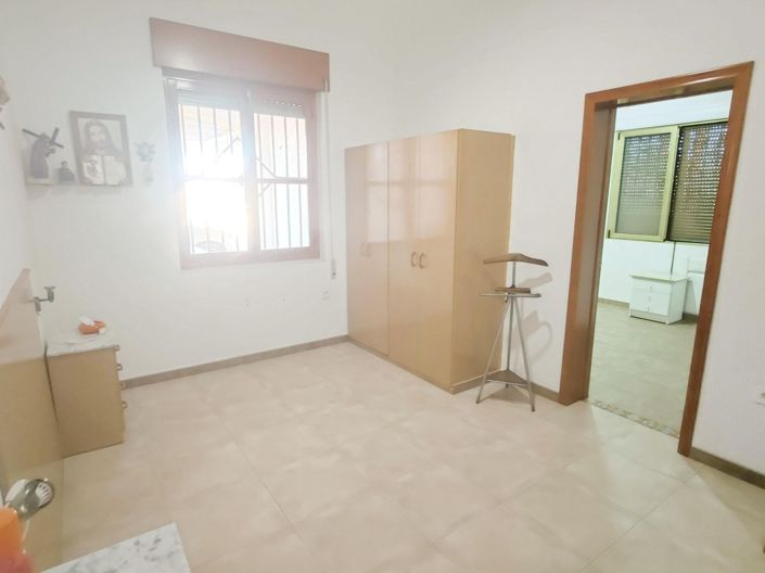 Image No.14-6 Bed Country House for sale