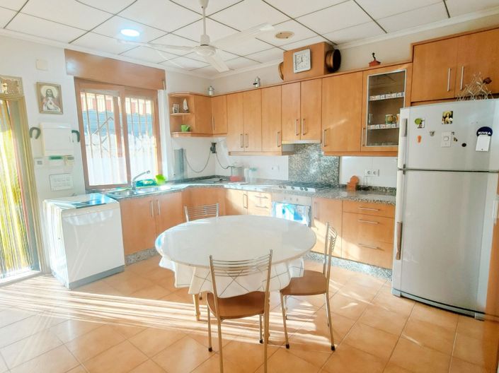 Image No.6-6 Bed Country House for sale