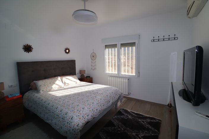 Image No.27-4 Bed Country House for sale