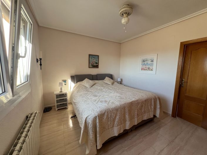 Image No.19-3 Bed Country House for sale