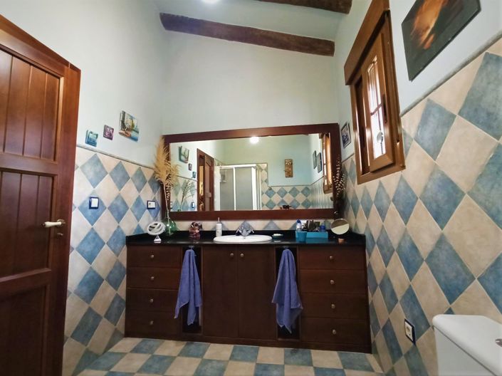 Image No.16-3 Bed Country House for sale