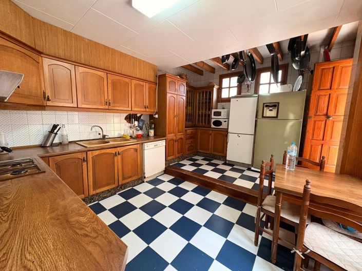 Image No.11-4 Bed Country House for sale