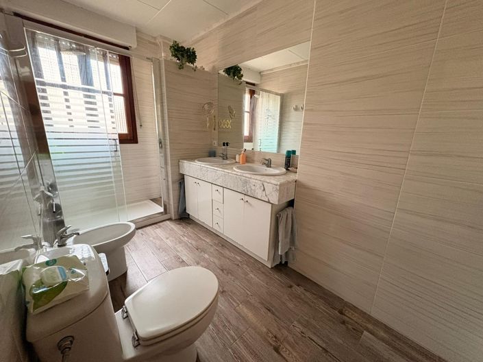 Image No.28-4 Bed Country House for sale