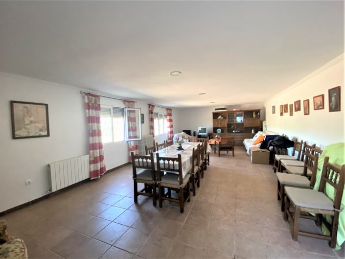 Image No.20-4 Bed Country House for sale