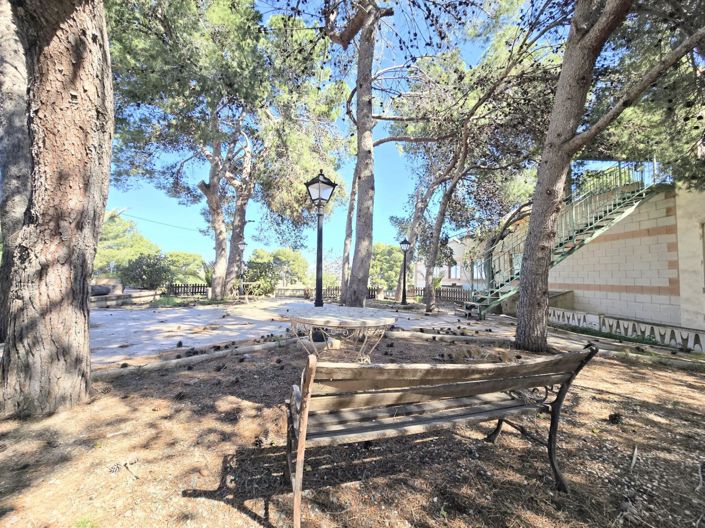 Image No.2-4 Bed Country House for sale