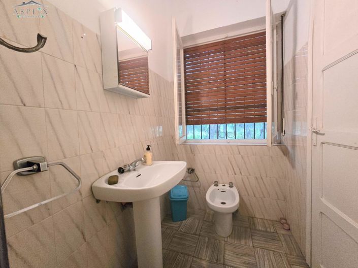 Image No.11-7 Bed Villa for sale