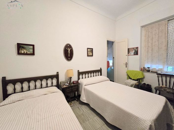 Image No.12-7 Bed Villa for sale