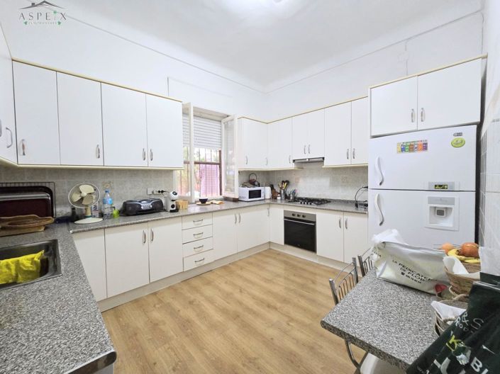 Image No.9-7 Bed Villa for sale