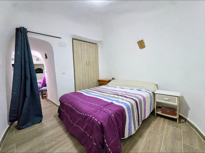 Image No.6-3 Bed House for sale