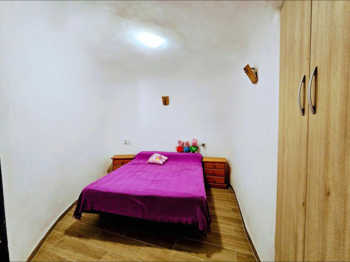 Image No.7-3 Bed House for sale