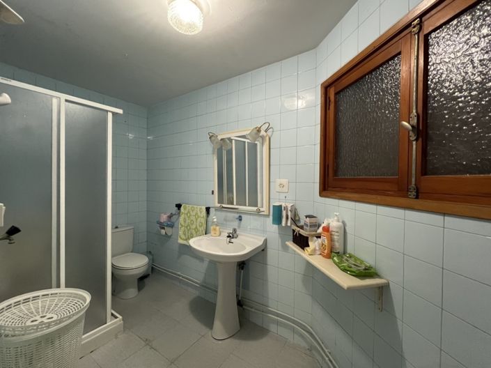 Image No.12-6 Bed Townhouse for sale