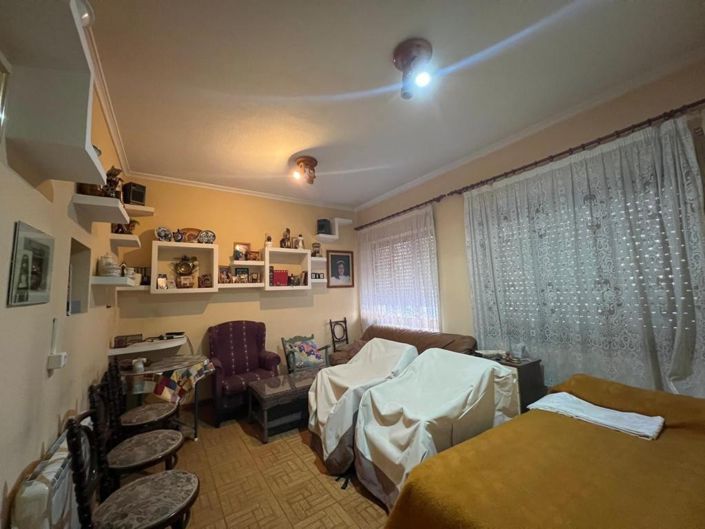 Image No.13-6 Bed Townhouse for sale