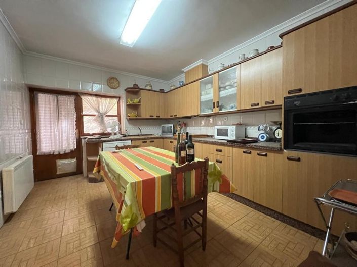 Image No.6-6 Bed Townhouse for sale