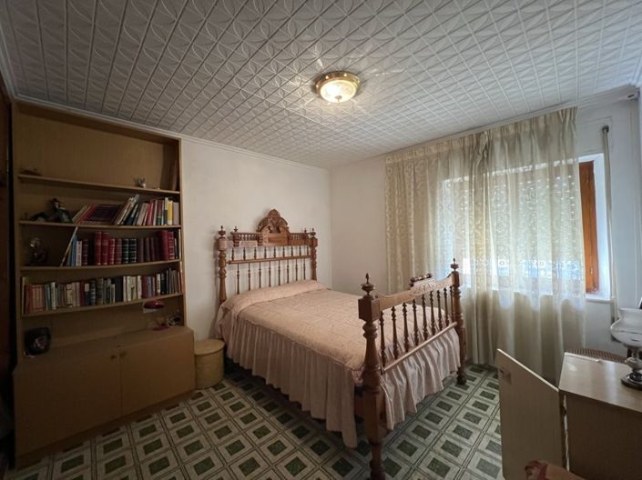 Image No.8-6 Bed Townhouse for sale