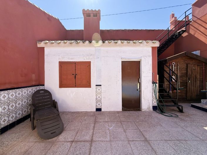 Image No.15-2 Bed Townhouse for sale