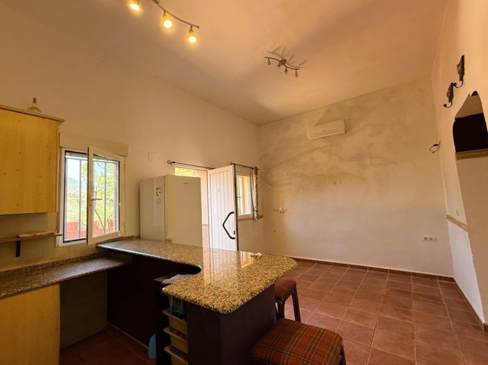 Image No.6-2 Bed Townhouse for sale