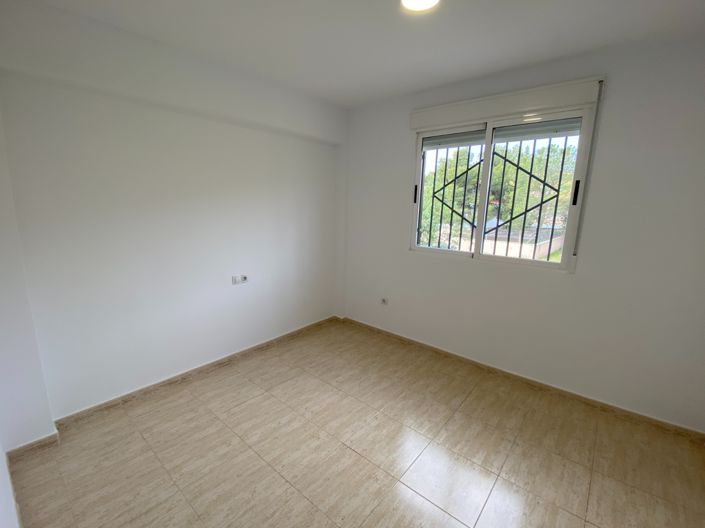 Image No.19-4 Bed Townhouse for sale