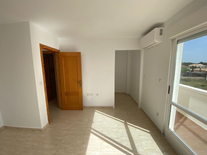 Image No.27-4 Bed Townhouse for sale