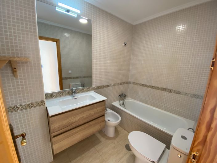 Image No.29-4 Bed Townhouse for sale