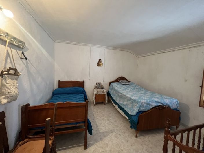 Image No.8-5 Bed Townhouse for sale