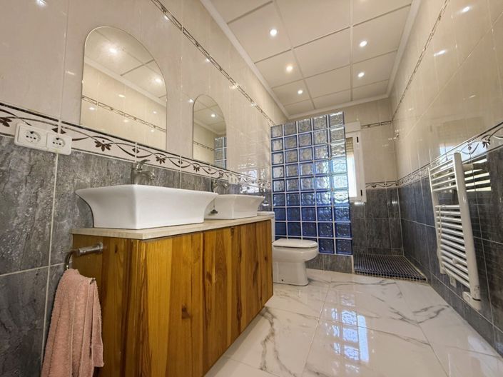 Image No.15-3 Bed Country House for sale
